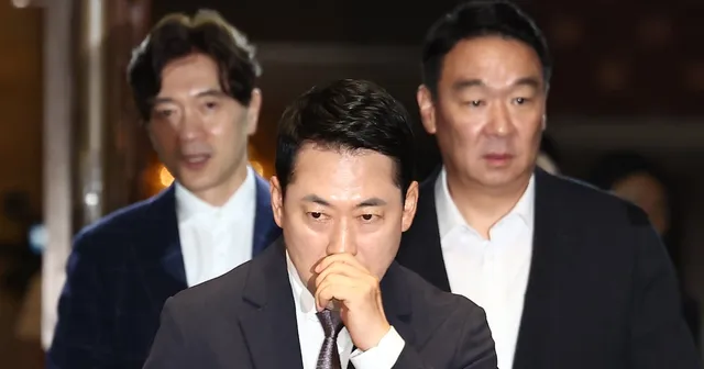 [사설] 의원들과 의견 안 맞아 밖으로만 도는 국힘 대표 처지

사설 의원들과 의견 안 맞아 밖으로만 도는 국힘 대표 처지