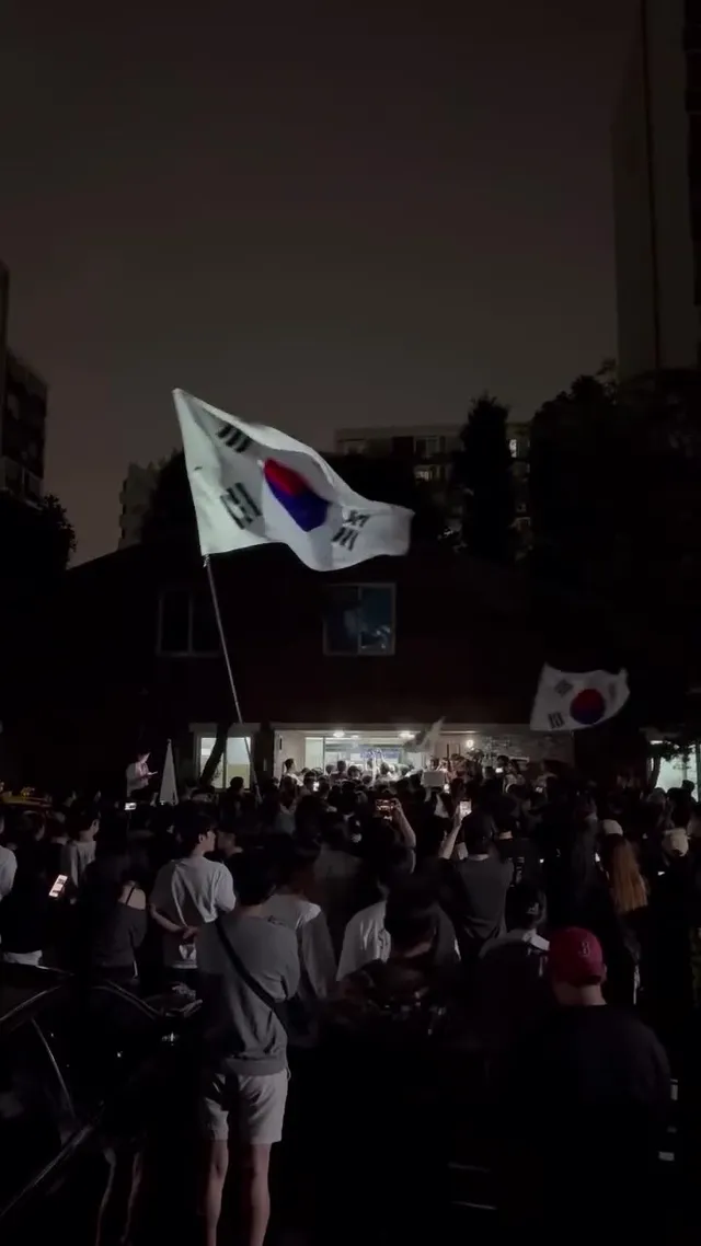 실시간 잠실 새벽2시34분
우성 17동 약 5천여명 운집
