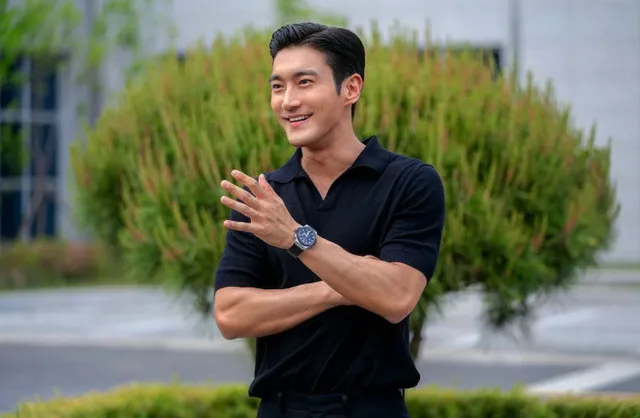 최시원, ‘올공 시위’에 입 열었다…“시민 진심 특정 프레임으로 폄훼...

▲그룹 슈퍼주니어 최시원. (출처=최시원 SNS) 그룹 슈퍼주니어 