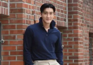 최시원 논란 속 소신 "민주주의 지키는 노력"

[뉴스클레임] 슈퍼주니어 멤버 최시원이 서울 송파구 올림픽공원 핸드볼경기장 일대에서 이어지는 재