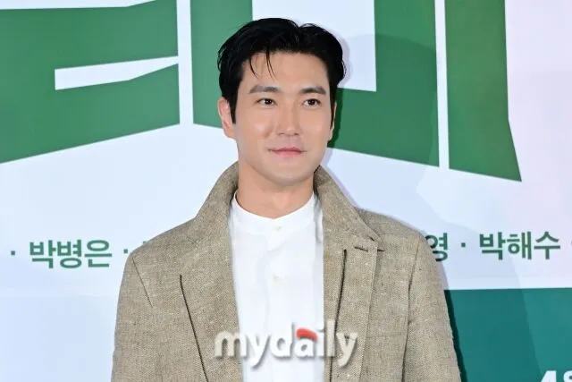 '올공'에서 '멸공'까지…최시원, 출마는 선 긋고 '개'한민국엔 답했다 ...

그룹 슈퍼주니어 겸 배우 최시원./마이데일리...