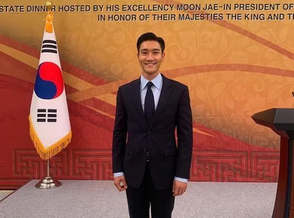 최시원, 이번엔 '올공' 공개 지지… "민주주의 지키려 노력하고 계신 시...

슈퍼주니어 최시원이 송파구 올림픽공원 개표소 봉쇄 시위를 지지하