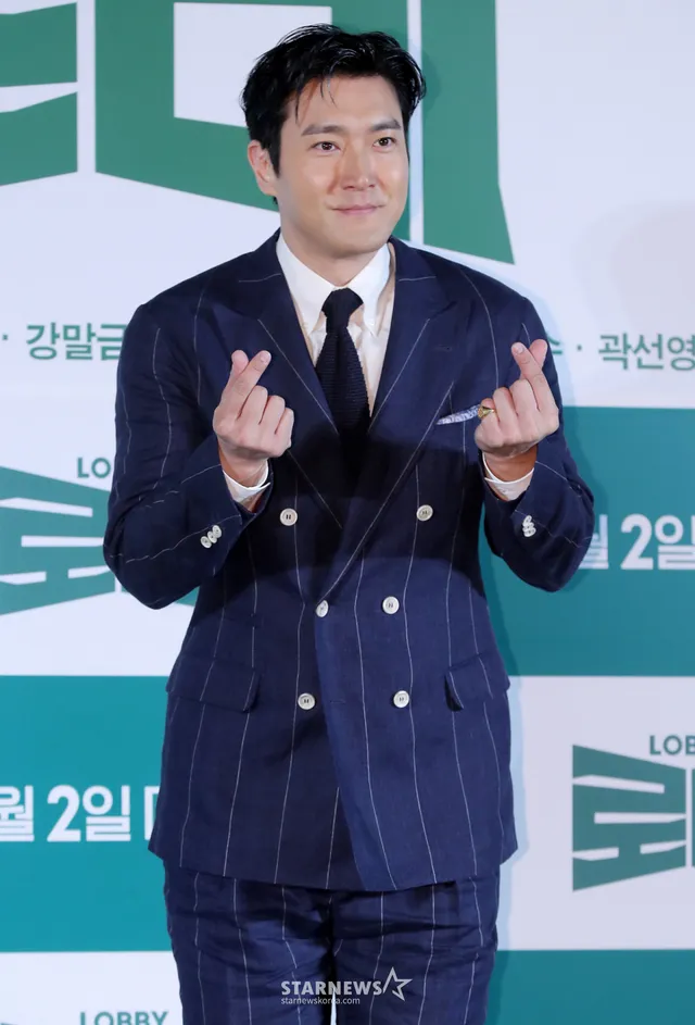 최시원, '올공 시위' 공개 응원.."민주주의 위한 일"

그룹 슈퍼주니어 멤버 겸 배우 최시원이 서울 송파구 잠실개표소 봉쇄 시위에 공개적으로