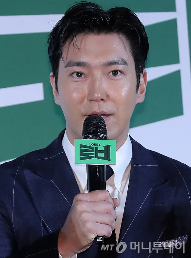 슈주 최시원, '올공 시위' 공개 지지..."특정 프레임으로 재단 않길"

그룹 슈퍼주니어 최시원(39)이 서울 송파구 올림픽공원의 '개표소 봉