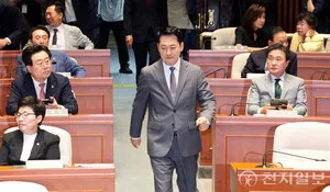 장동혁 "올림픽공원 함성이 선관위 서버 뚫었다… 제대로 된 특검 임명...

[천지일보=김누리 기자] 국민의힘 장동혁 대표가 참정권 집회 현장을