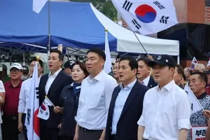 참정권 집회 간 국힘, 선거제 개혁 의지 재확인

공공뉴스=조민주 기자 장동혁 국민의힘 대표를 비롯한 당 소속 의원들이 지난 23일 용인 참정권