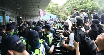 잠실 개표소 '취재진 폭행' 2명 28일 영장심사

[서울=뉴스핌] 고다연 기자 = 서울 송파구 올림픽공원 개표소 봉쇄 시위 현장에서 언론사 취