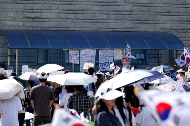 6/8 15:00 처음으로 올림픽공원에 와봤습니다.

사진 보시다시피 진짜 남녀노소 부모님 따라온 어린아이부터 먹을 것 나눠주시는 할머님까지 다