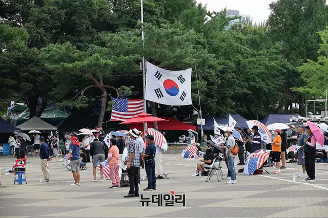 50일째 맞은 잠실개표소 집회 … 선관위 압수수색에 다시 높아진 목소리

6·3 지방선거 당시 투표용지 부족 사태로 촉발된 서울 송파구 핸드볼경