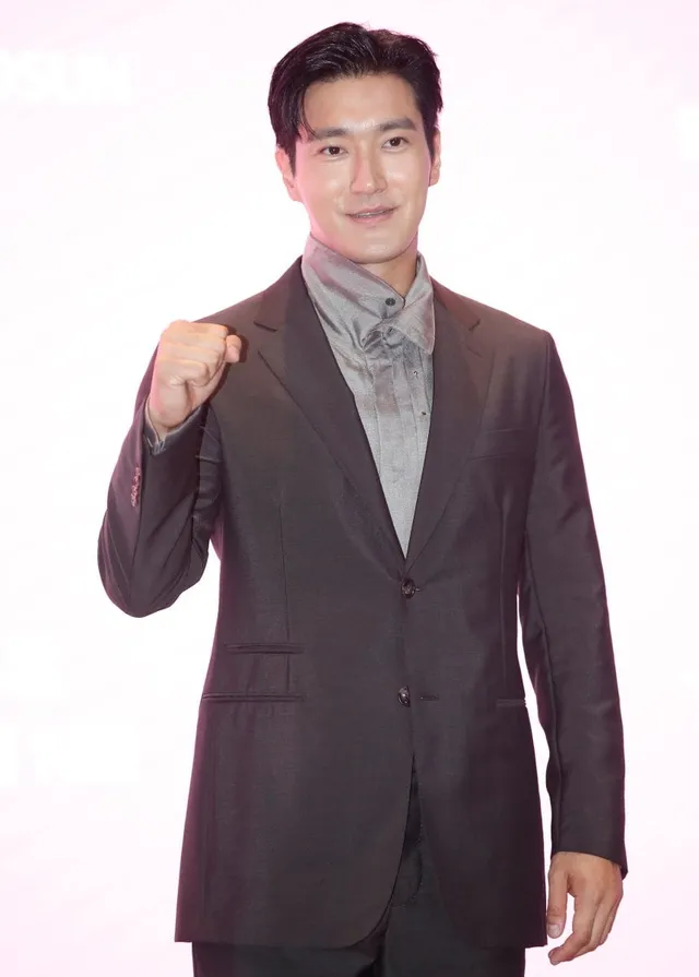"민주주의 위한 일"...최시원, '올공 시위' 공개 지지

"민주주의 위한 일"...최시원, '올공 시위' 공개 지지, 김정우 기자, 한경BU