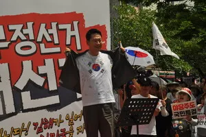 김해 거북공원서 '부정선거 재선거·당일투표 수개표' 집회 열려

국민의힘 장동혁 대표가 25일 경남 김해를 찾아 중앙선거관리위원회 해체와 사전투
