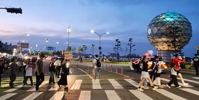 현충일 포항 송도해수욕장 입니다
참여자분들의 구호나 메세지를 보며 많이 배웠습니다 
저도 지치지않고 더 노력하겠습니다
감사합니다