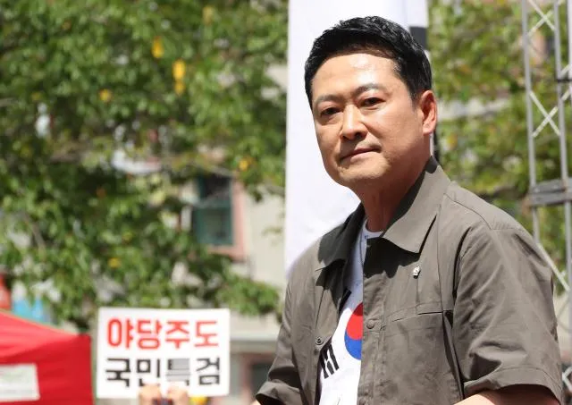 장동혁, 6·3선거 투표용지 부족 관련 장외 행보 마무리

장동혁 국민의힘 대표는 25일 6·3 지방선거 이후 이어온 투표용지 부족 사태 관련 