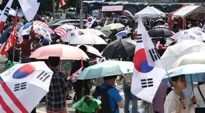 [포토] 폭염 속 집회

[천지일보=남승우 기자] 전국 대부분 지역에 폭염이 이어지고 있는 26일 서울 송파구 올림픽공원에서 열린 참정권 집회에