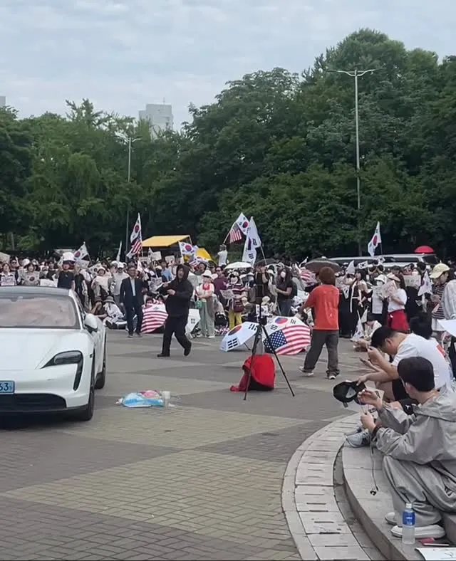 혹시 토요일에 잠실에서 이 댄스배틀 본 사람 있어? 지치던 차에 덕분에 너무 재미있었어 정말 ㅋㅋㅋㅋㅋ 유쾌하고 재능많은 우리 젊은이들… 나도 
