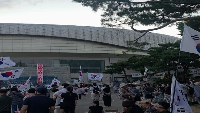 07.26 올림픽 공원 감사합니다🇰🇷🇰🇷
.
.
#잠실민주화운동 #올림픽공원 #자유는공짜가아니다 #감사합니다