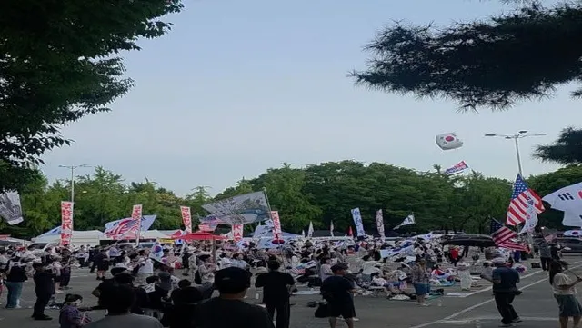 07.26 올림픽 공원 감사합니다🇰🇷🇰🇷
.
.
#잠실민주화운동 #올림픽공원 #자유는공짜가아니다 #감사합니다
