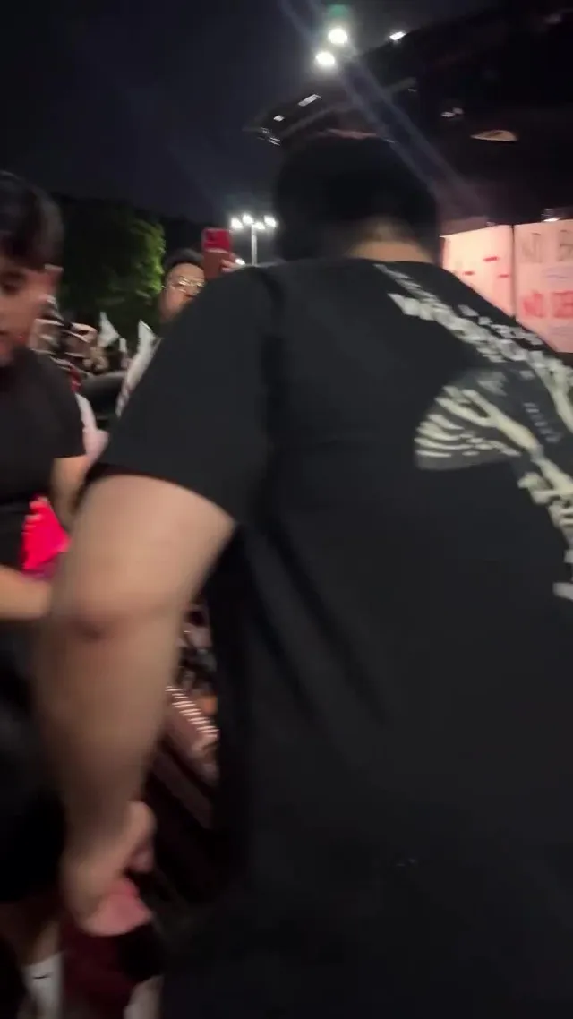 본인 가게에서 미역국이랑 볶음밥 해와서 따듯하게
나눠주시는 롤스로이스 차주 사장님. !!

부정선거 재선거🔥