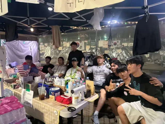 오늘 그냥 문득....

이 집회가 끝나면 일상으로 돌아가서 몸은 편해지겠지만 내 마음은 뭔가 많이 공허해지겠구나 하고 크게 느낌.

올공에서 