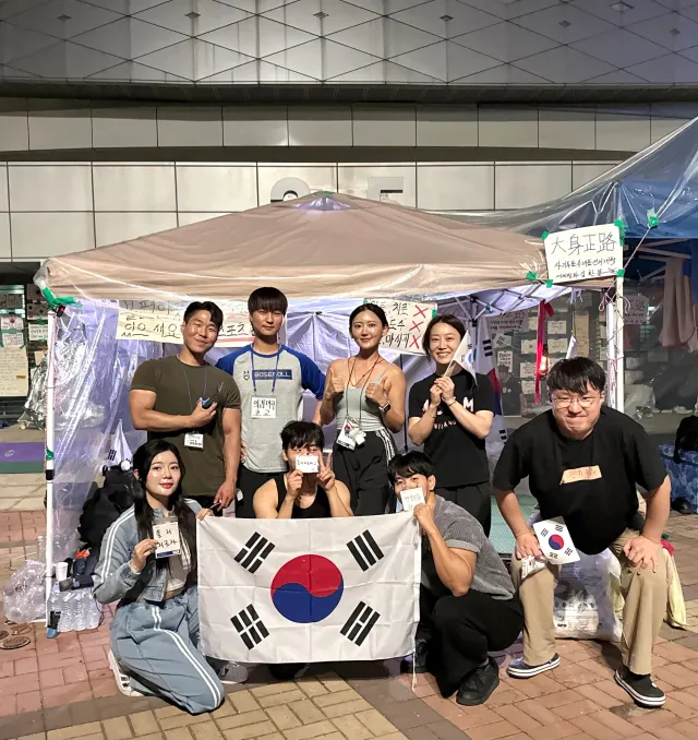 오늘 그냥 문득....

이 집회가 끝나면 일상으로 돌아가서 몸은 편해지겠지만 내 마음은 뭔가 많이 공허해지겠구나 하고 크게 느낌.

올공에서 