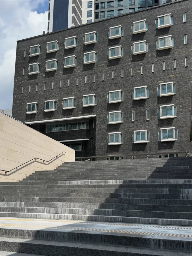 #아이와함께 #초등맘 #아이와가볼만한곳 #여름방학 @museum.of.korean.democracy 
여름방학 투어. 민주화운동기념관방문!
남영