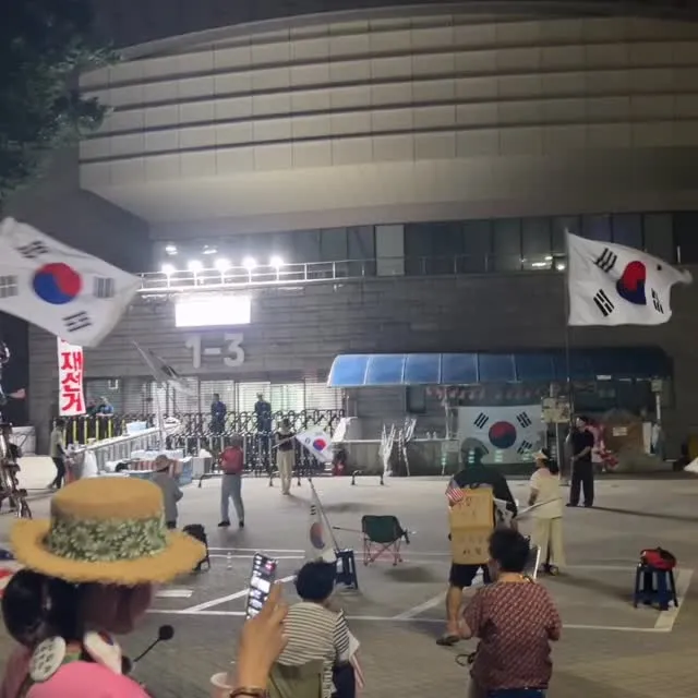 오늘은 밟아보았읍니다.▓
무더위도 잊고 많은분들이 계십니다 부재당수▓
현시각 올공▓
#잠실민주화운동