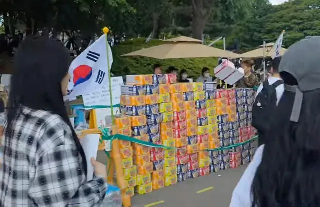 컵라면과 의료전담부스도 따로 생겼네요.