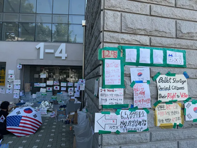 각 구역마다 상시 상주인원을 정하는게 좋을것같아서
들어오는 입구에 붙여놨어요!
1__4
1학년4반