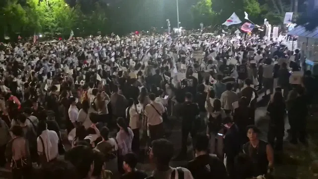 영상은 어제저녁입니다 
오늘도 퇴근 후 참석합니다 
젊은 날의 의무 아니겠습니까?
손바닥으로 하늘을 가릴 수 있을까요?
진실된 영상을 많이들 "
