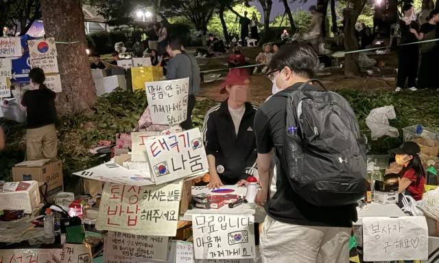 이러한 맥락에서 잠실 투표소를 둘러싸고 선거 무효를 외치는 젊은이들의 행동도 다른 각도에서 읽을 수 있다. 일부 지식인과 평론가들은 그들에게 시