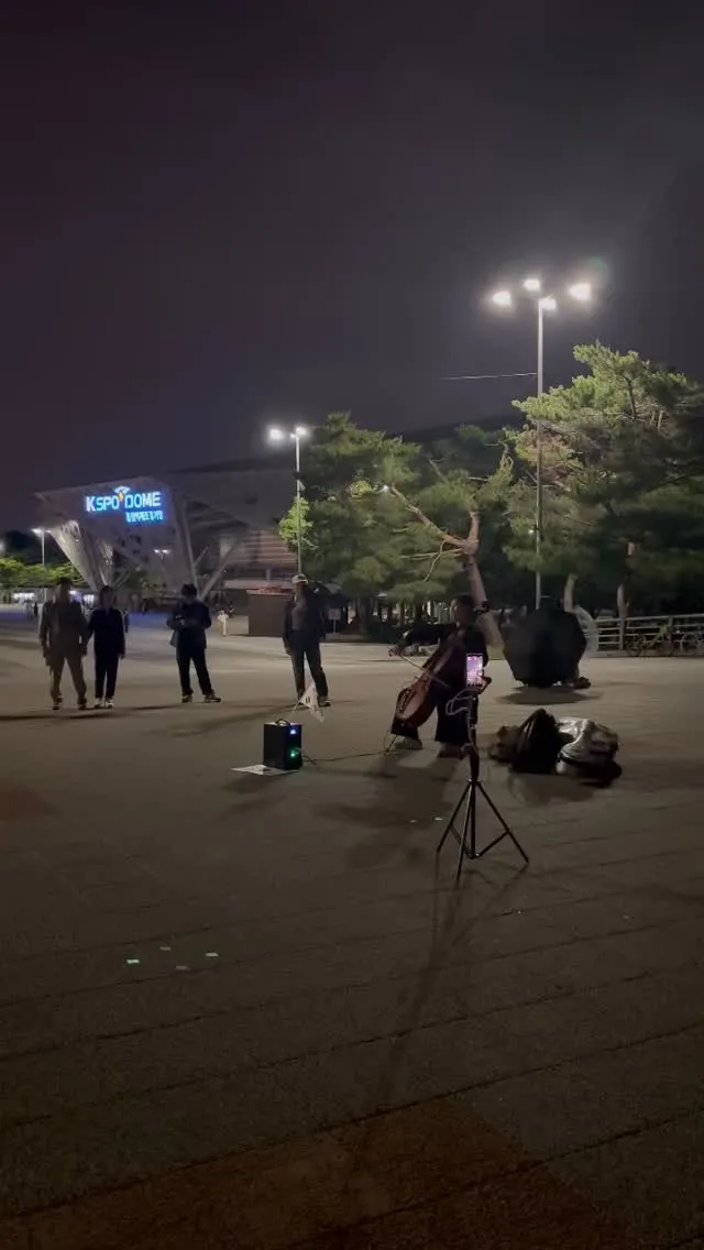 집에 가는 길, 오늘은 첼로를 연주하시는 분을 만났습니다!

@cellopiaworship