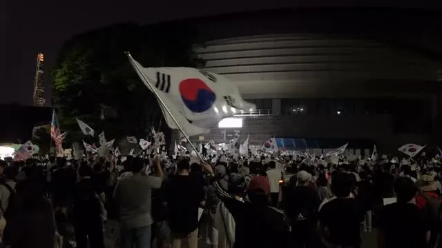 오늘도 역시 많죠? 쁘락치들은 밤엔 왜 없지 업무 시간이 아닌가?