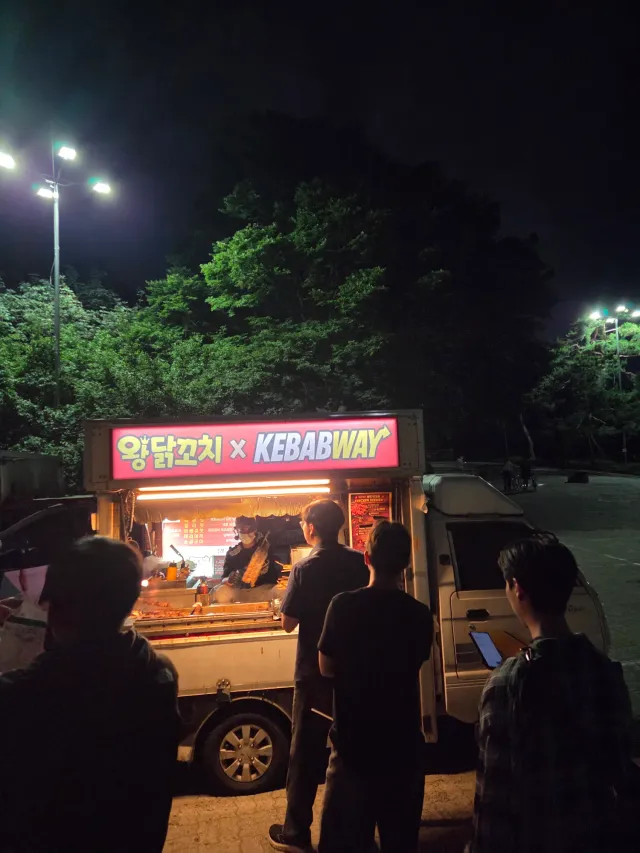 그러니까 누구는 이거를 폭동,폭력 시위로 본다는거 아냐