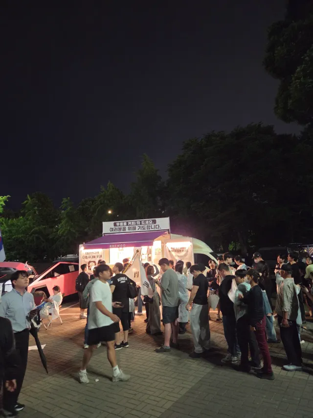 그러니까 누구는 이거를 폭동,폭력 시위로 본다는거 아냐
