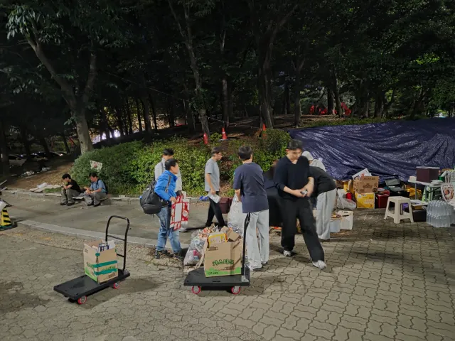 그러니까 누구는 이거를 폭동,폭력 시위로 본다는거 아냐
