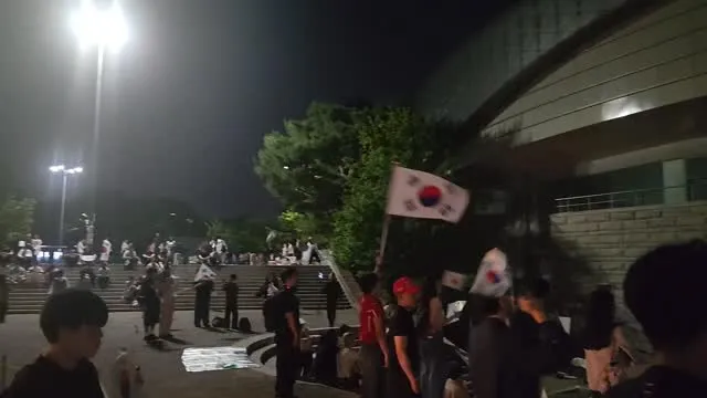 전한길 아저씨 오늘도 나옴
쁘락지랑 대진연 아까도 내쫓음
근데 확실히 수요일이 위험함
숫자가 엄청 적음