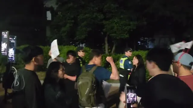 전한길 아저씨 오늘도 나옴
쁘락지랑 대진연 아까도 내쫓음
근데 확실히 수요일이 위험함
숫자가 엄청 적음