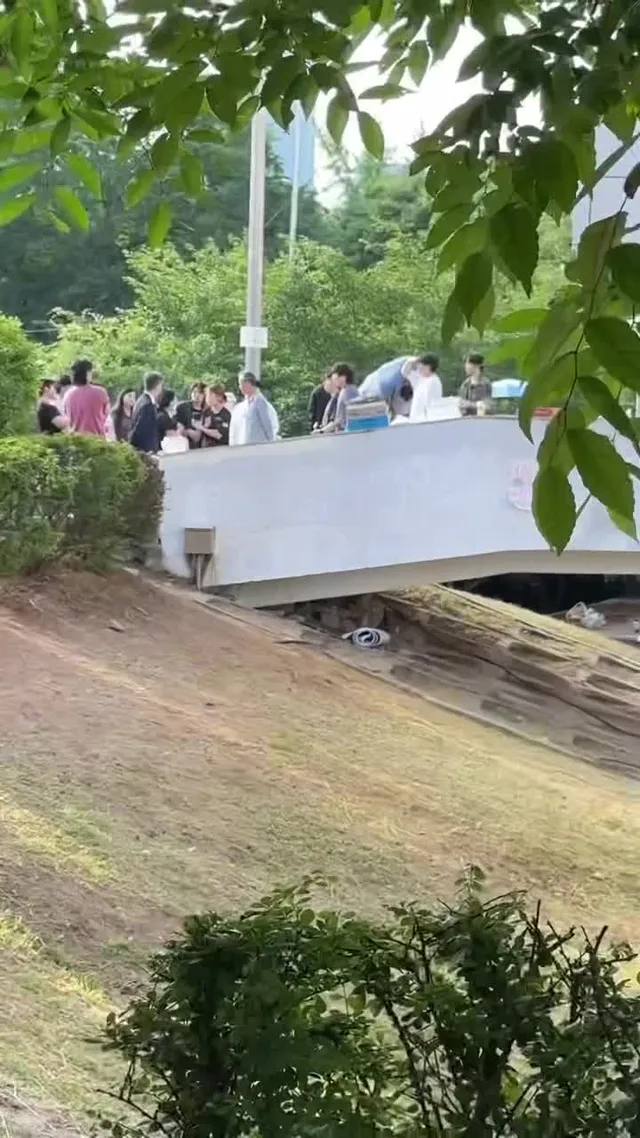 왜 소리를 지르세요ㅠㅠ
자원봉사하는 청년들에게ㅠㅠ
잠고 안재우시고ㅠㅠ
왜 괴롭히세요ㅠㅠ