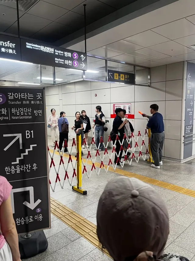🇰🇷 올림픽공원 역이 막혔다고 걱정마시고

‼️”한성백제 2번출구“ 
내리셔서 소마미술관 길따라 쭉 걸어가면 2층나옵니다. (걸어서 15분 