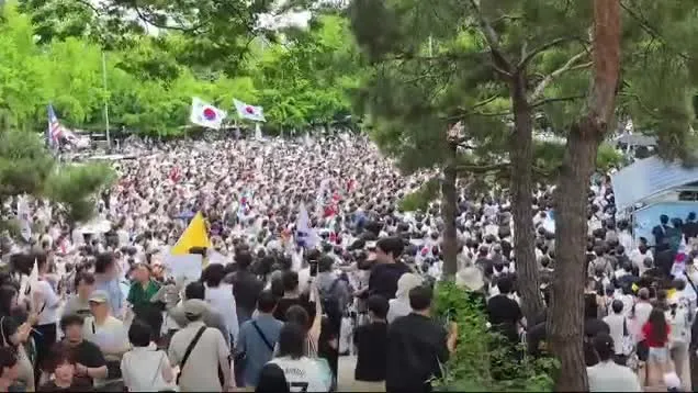 수많은 참전용사분들의 희생으로 지켜낸 대한민국
이제 우리가 지킬 차례입니다 힘을 모아주세요!!

📍올림픽 공원 체조경기장🇰🇷
광화문,청와대