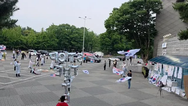 2026.6.10.수.새벽 현재 영상
6일째 끄지지 않는 참정권운동의 성지 이곳 잠실민주화운동, 올림픽공원에 "부정선거 재선거, 당일투표 수개표