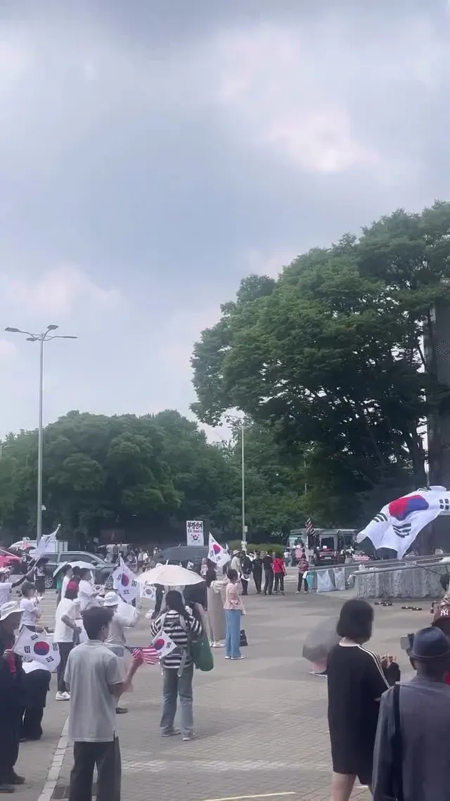 한바퀴 돌았는데 생각보단(?) 아직까진(?) 평온